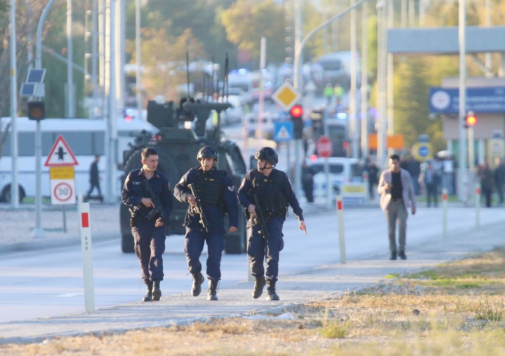 Силовики ликвидировали двух напавших на объект в Анкаре террористов